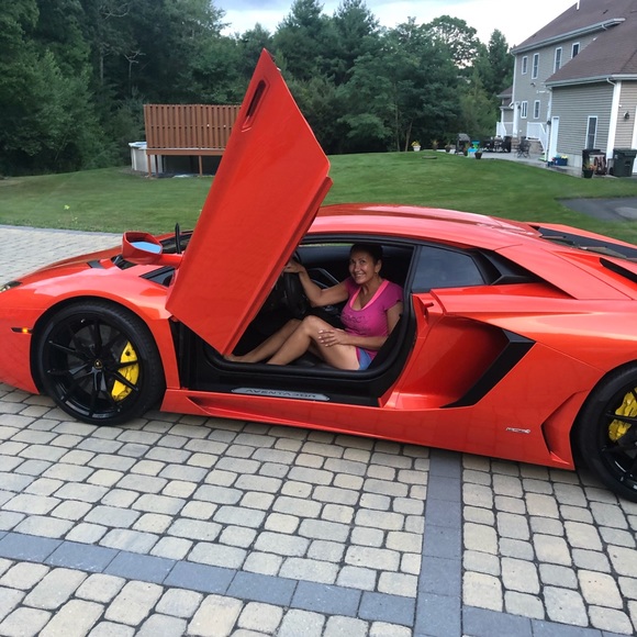 Meet your Posher, Sandy ☀️ - Picture 2 of 4